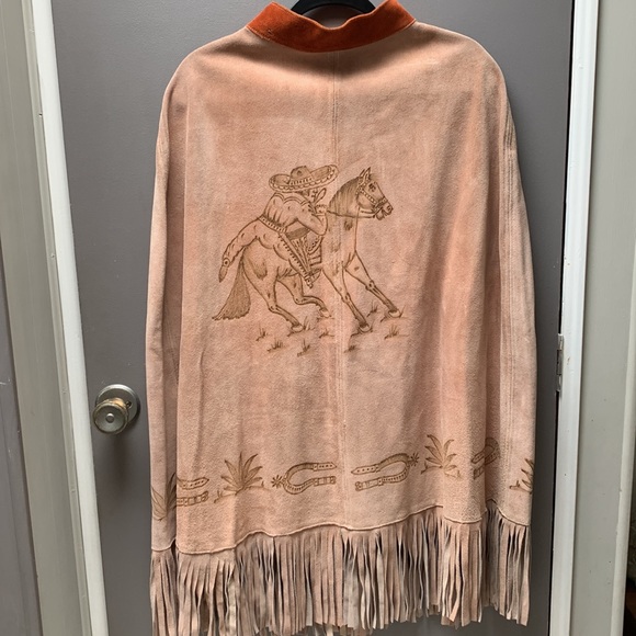 Vintage Suede Poncho. - Picture 7 of 10